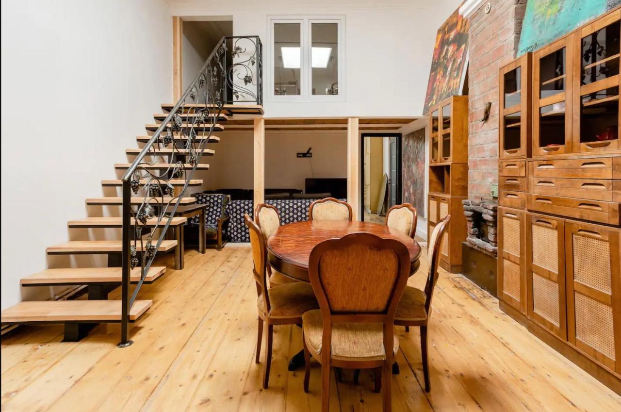 Lovely Dulcet Loft In Center Of Rustaveli Tbilisi Eksteriør billede